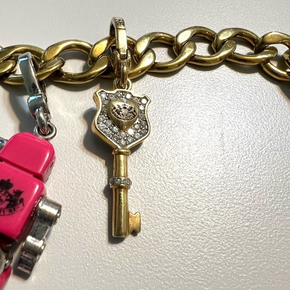 Juicy Couture vintage goldtone chunky bracelet w/rare robot charm,key, heart & J - Picture 7 of 10